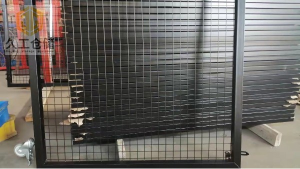 框架護欄網-鐵藝護欄網-車間隔離柵南京隔離網廠家來分析有哪些優點？久工倉儲設備